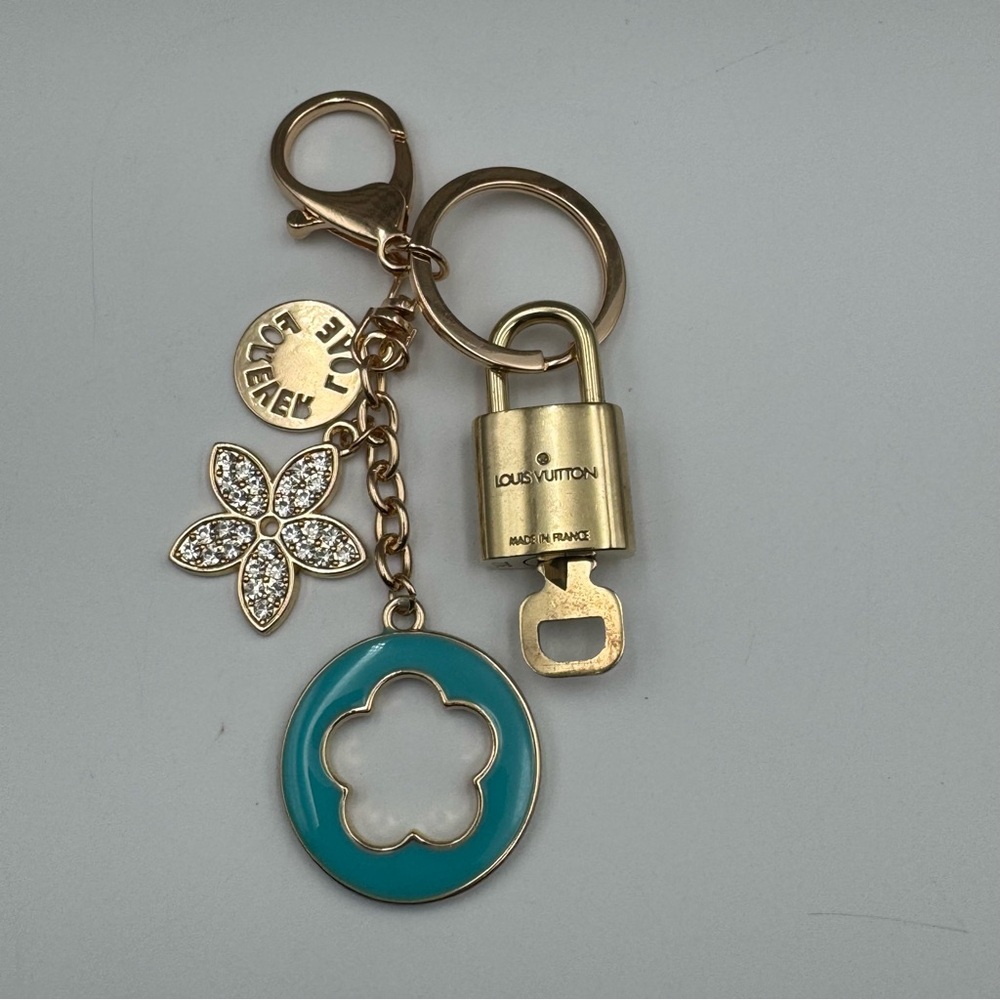 Authentic Louis Vuitton Lock and Key on Unbranded Bag Charm Key Chain Teal Gold - Picture 2 of 4